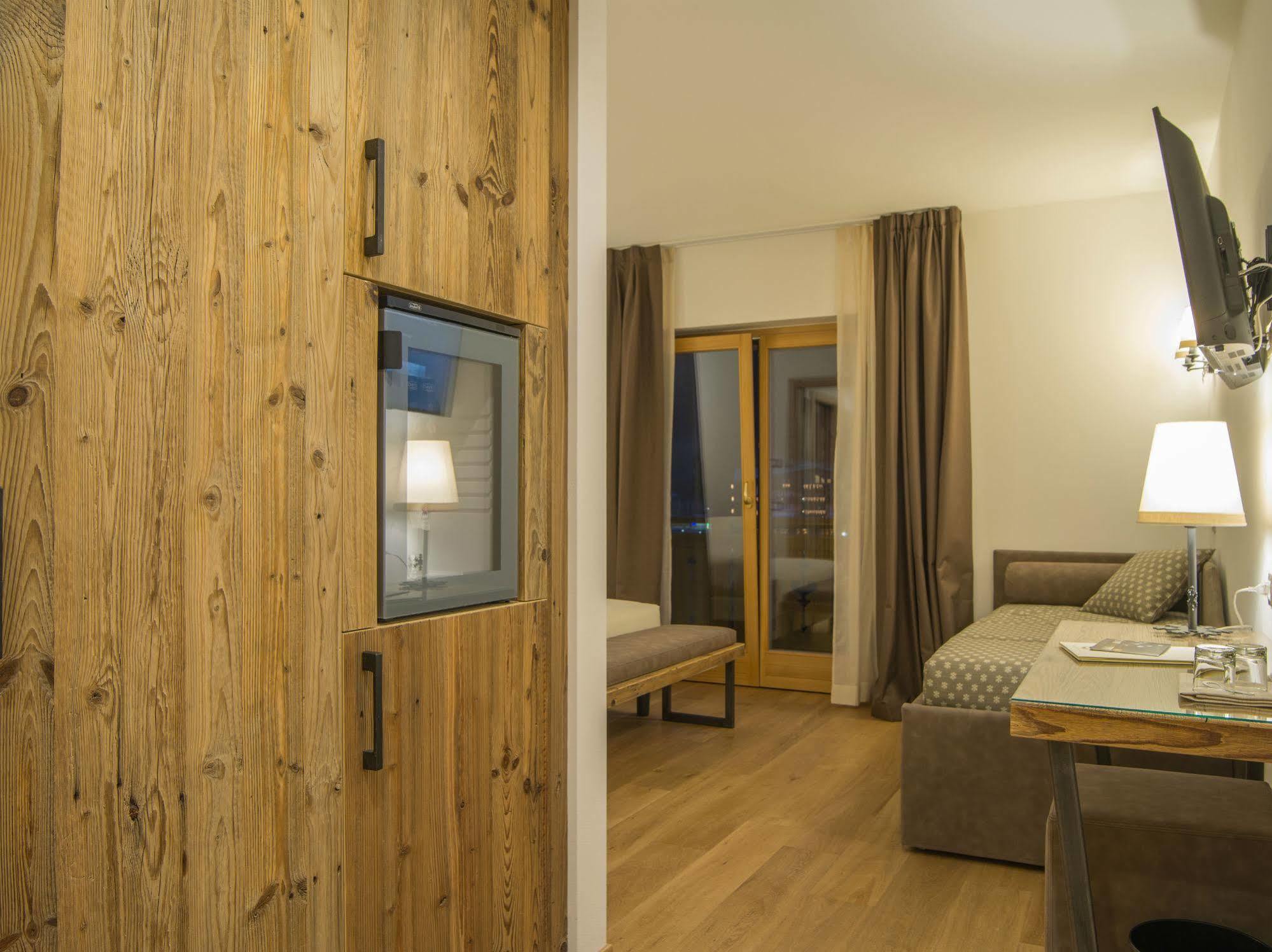 Hotel Garni Caminetto Madonna di Campiglio Ngoại thất bức ảnh